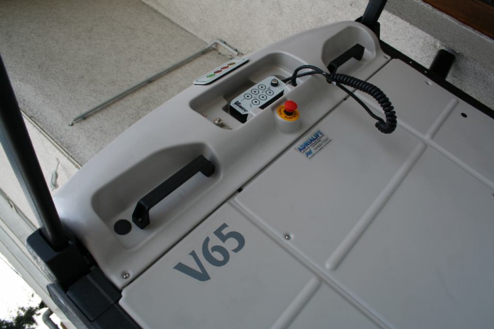 Ugrađene kose stubišne platforme za invalide tipa: Vimec V65 i Vimec V64